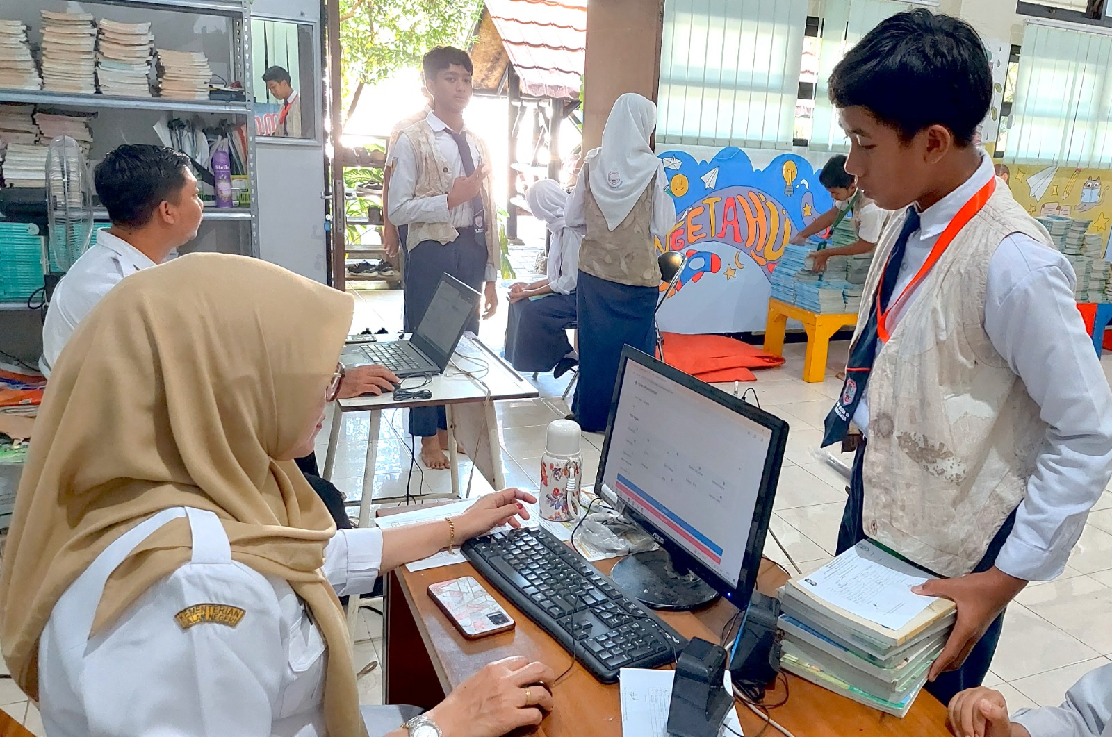Peminjaman Buku Paket untuk Mendukung Kegiatan Belajar