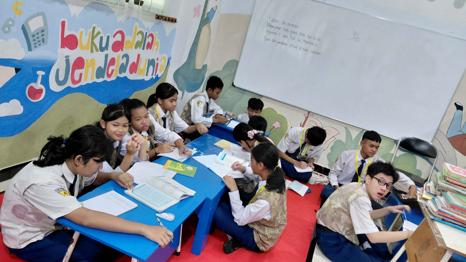 Kegiatan Belajar dan Literasi di Perpustakaan